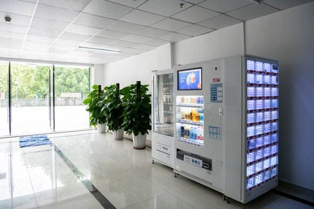從打工到創(chuàng)業(yè) 自動(dòng)售貨機(jī)開(kāi)啟的24小時(shí)無(wú)人售貨新商機(jī)